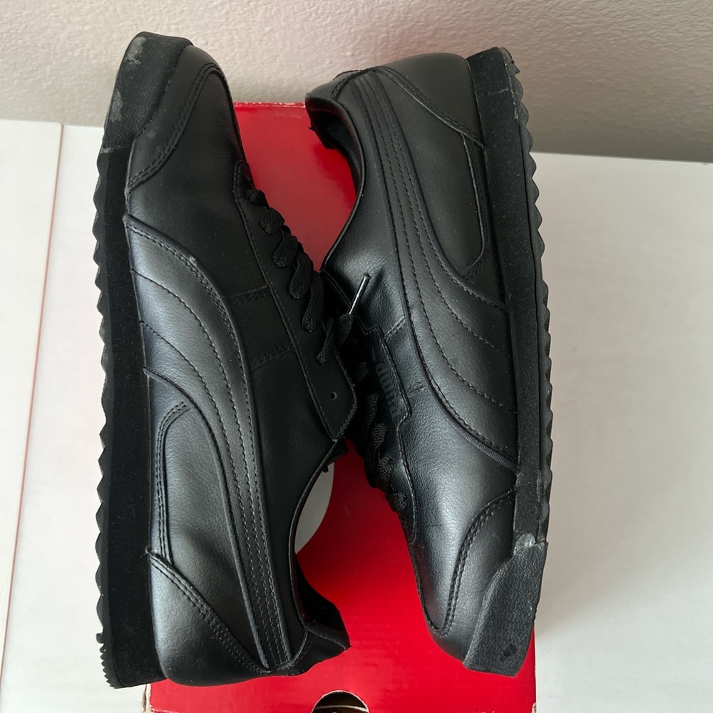 Puma Men's Classic Black Sneakers - Picture 3 of 5